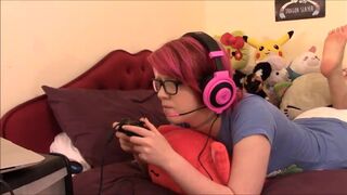 Lewd lychee cute gamer girl plays with herself xxx video