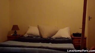 After the shower, an amateur couple fucking on the bed
