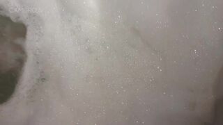 Harmonyreigns - Showering Off Those Suds