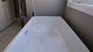 Lilcanadiangirl bubble bath foot job xxx video