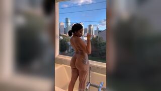 Fame / phfame – Chillin naked in the bath – Onlyfans leak – instagram thot with 3 million followers