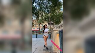 Brittanya razavi water down my titts & pussy while on the strip today ? 2020/09/18