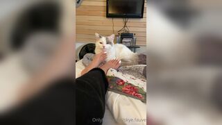 Skye.fauve White_pedi_s_my_faveeee_And_this_is_one_of_our_cats.._charlie. xxx onlyfans porn video