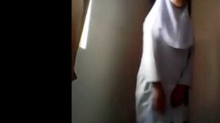 Flasman - Muslim schoolgirl showing