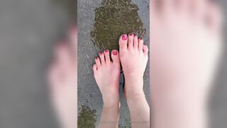 Ellsarches watch my cute feet walking barefoot during rain xxx onlyfans porn video