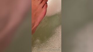 Umajoliexxx Nothing to do but bathe... who feels me xxx onlyfans porn video