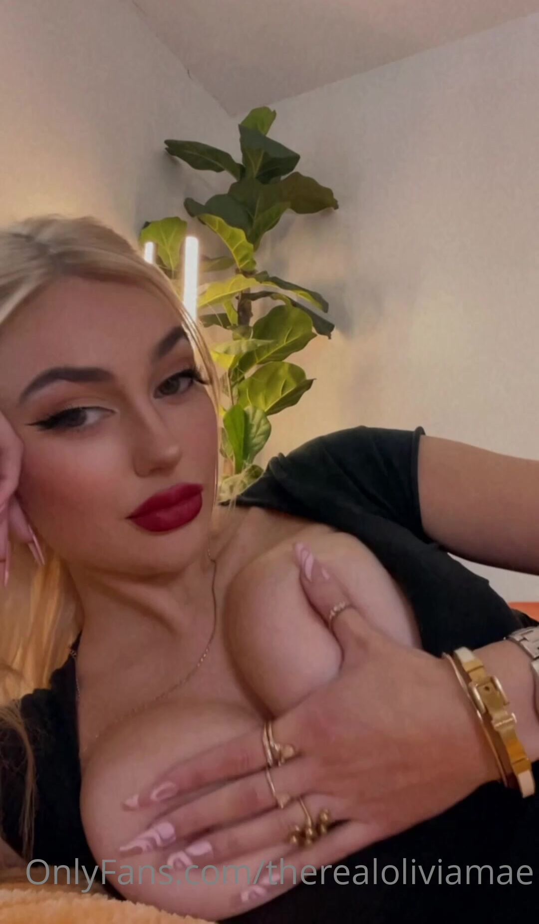 Therealoliviamae fat juicy xxx onlyfans porn video.