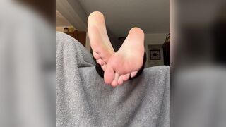 Feetznation Iâve been asked to share some dry sole clipsâ¦ who wants to moisten my feet using only xxx onlyfans porn video