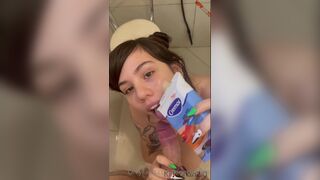 KineChanVip blowjob during shower porn video