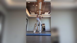 Sophia Diamond Sexy Yoga Stretching Onlyfans Porn Video