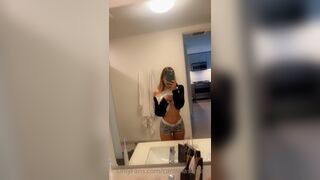 Carolina Samani Nude Mirror Selfie Onlyfans Porn Video