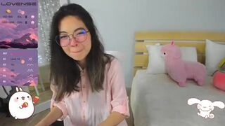 I am horny mommy which loves to masturbate in the showe