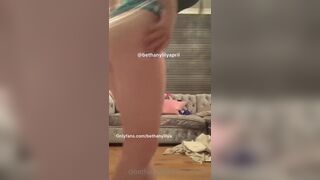 Bethanylilya - bethanylilya what do you think showing my ass and trying a little twerk for you in my