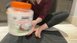 Haileyhatezyou thank you costco for this big ass tub of coconut oil that makes my feet silky as fuck xxx onlyfans porn videos