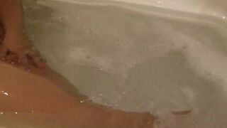 Ashleyrider video update i m having a relaxing bubbly bath playing with my pink butt pl xxx onlyfans porn videos